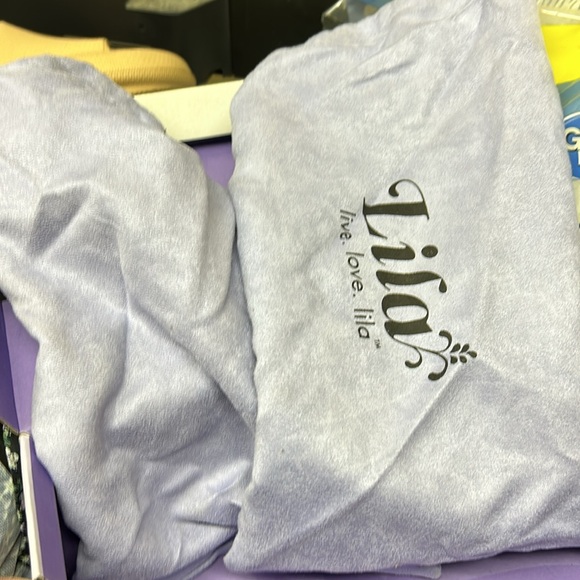 Lila medical sure grip shoes barely worn 7.5 medium - Picture 13 of 14